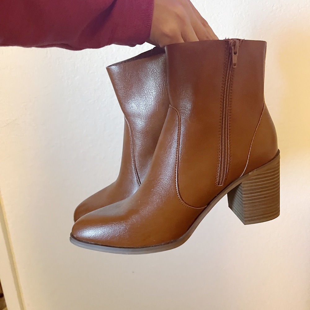 UNIVERSAL THREAD FAUX LEATHER BOOTS